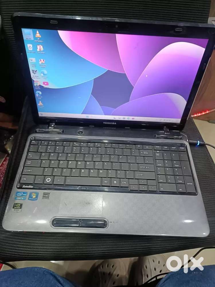 Toshibha 15.6 inch i5 processor 8gb ram 500gb