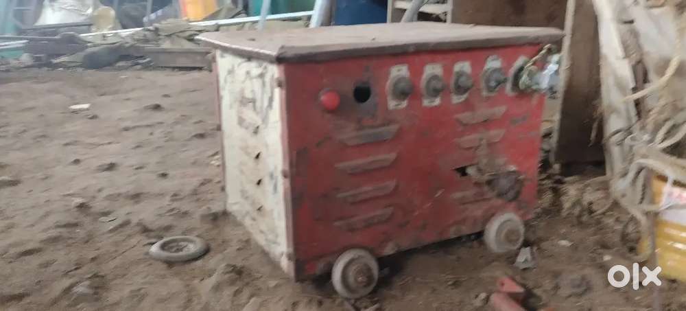 Gass welding machine and arc welding machine