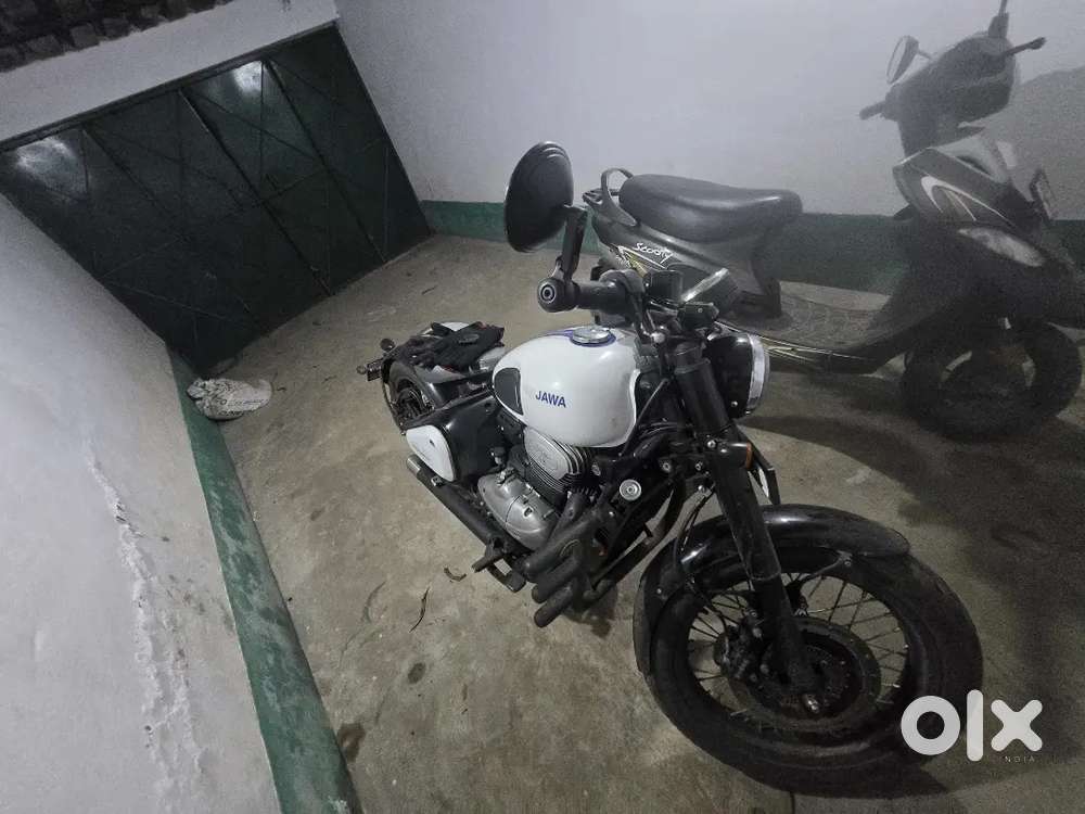 Moon white jawa . good condition . first owner . only serious customer