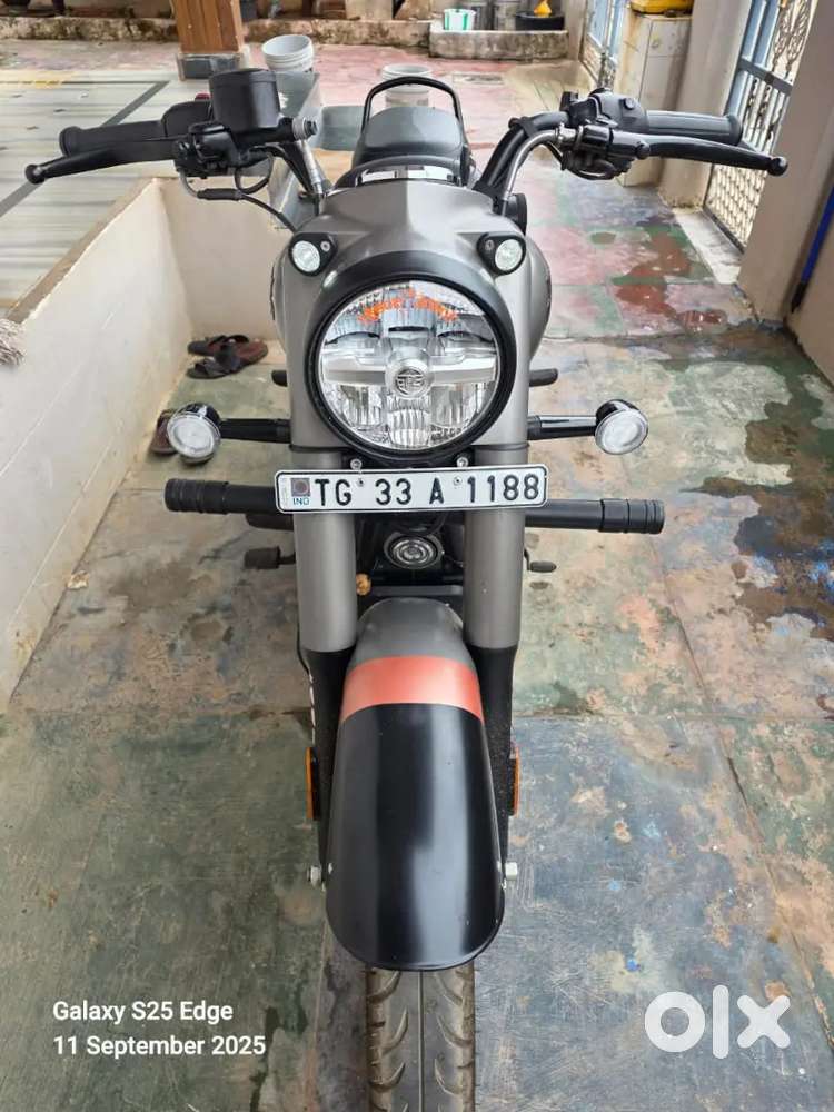 Royal Enfield gun metal gray classic 350
