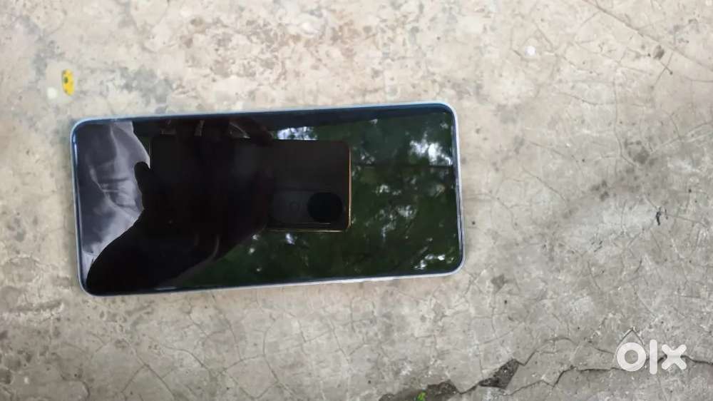 Phone bechna hai praise.4000₹