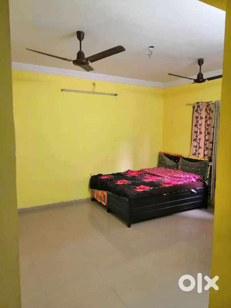 Pg available in 3 sharing in Hall in 2bhk Flat inAndheri west station