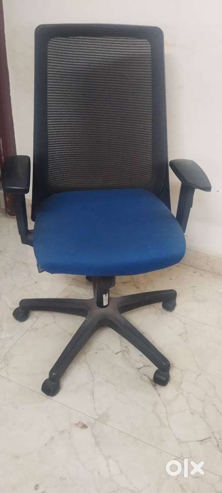 Rolling chair