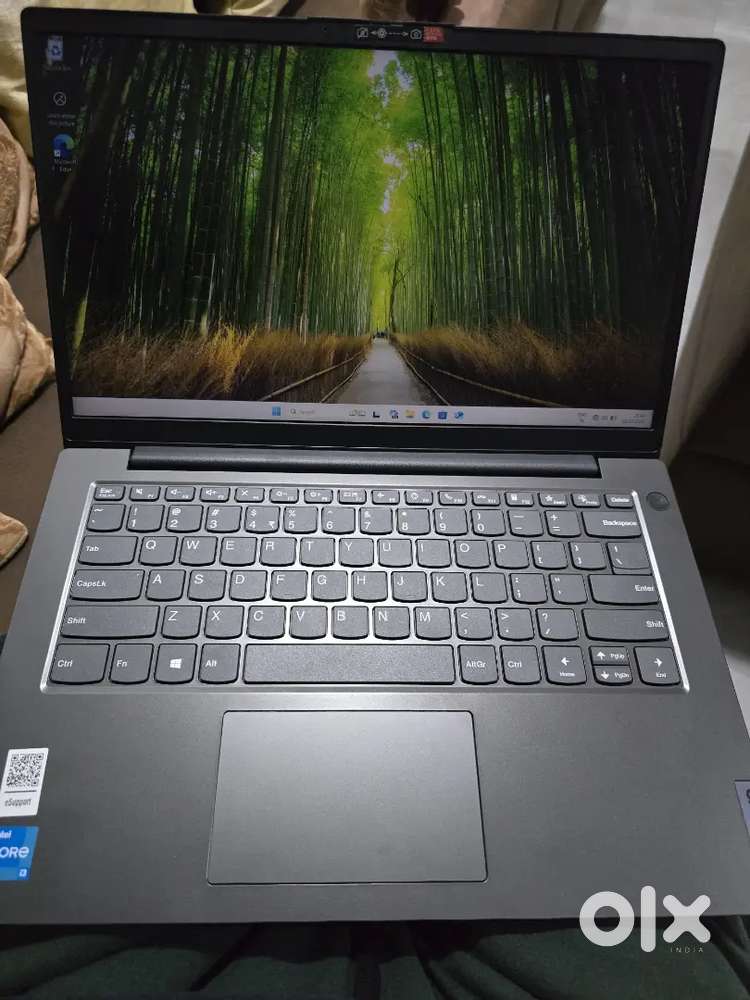 Lenovo v14 g2 itl laptop 13 full HD screen backlit keyboard