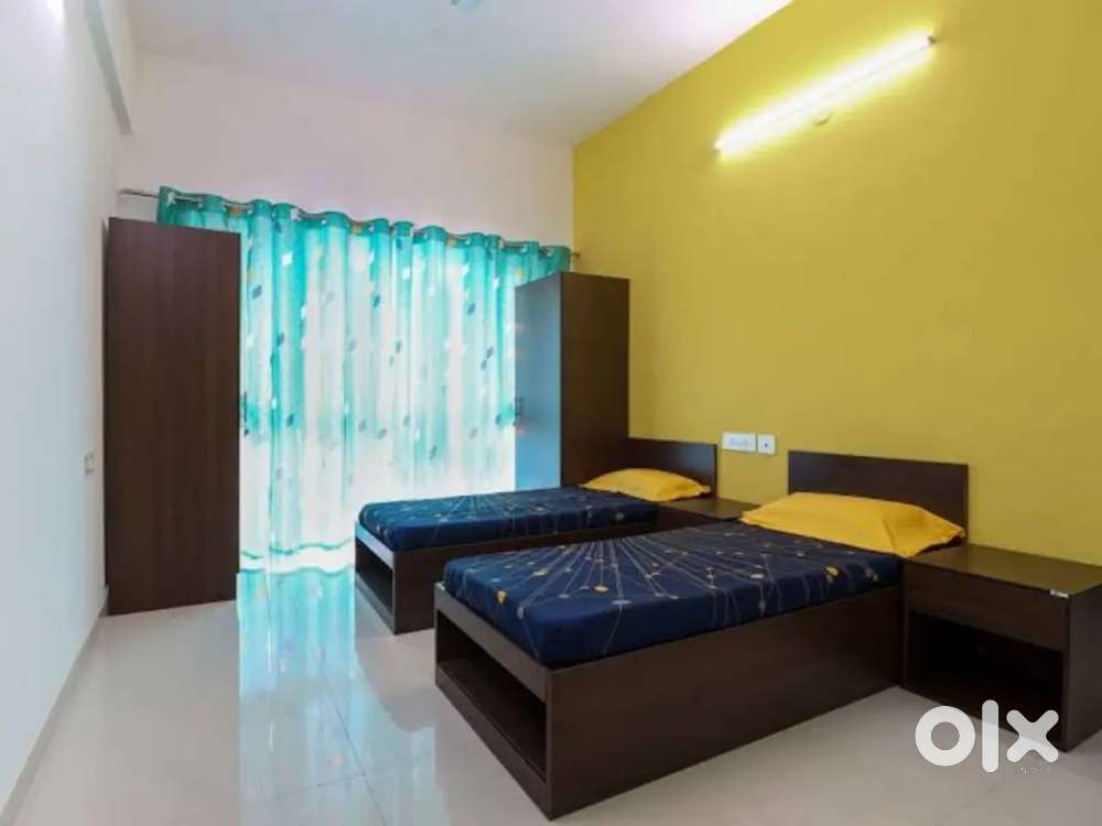 Girls Sharing PG Room is on rent nr Metro from 2500 onwards