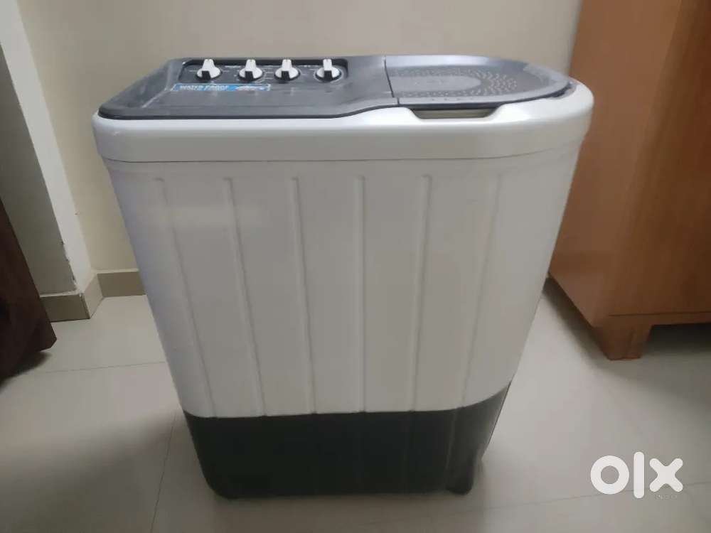 Whirlpool semi automatic washing machine  7 kg , moderately used