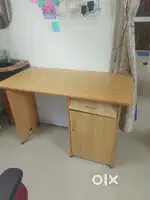 Computer table for sale in Begur, dish , paint mixer, wires  for sale