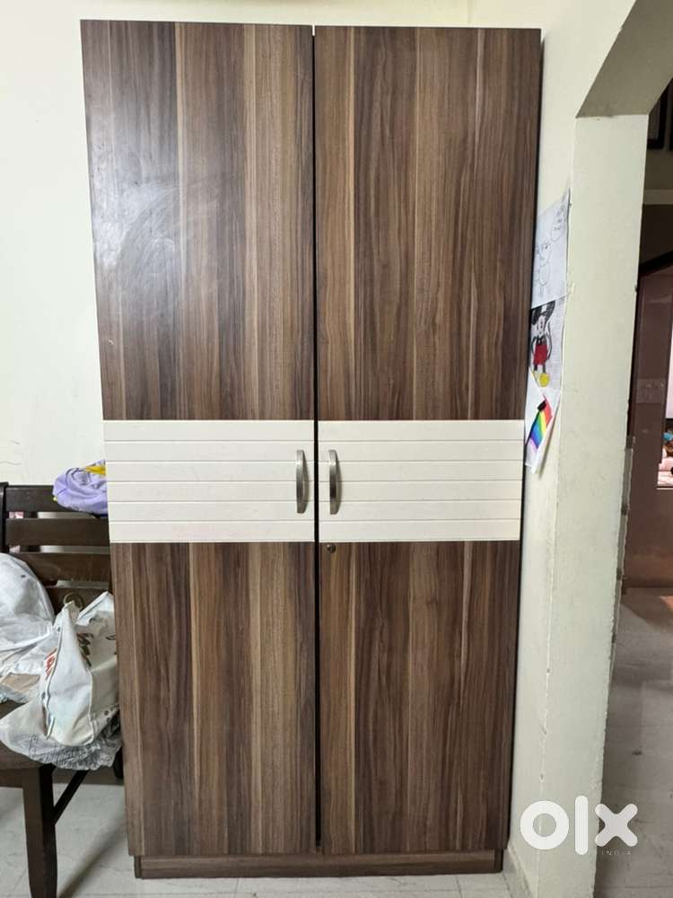 Double door Wardrobe ( 7ft x 3ft 6in x 2ft )