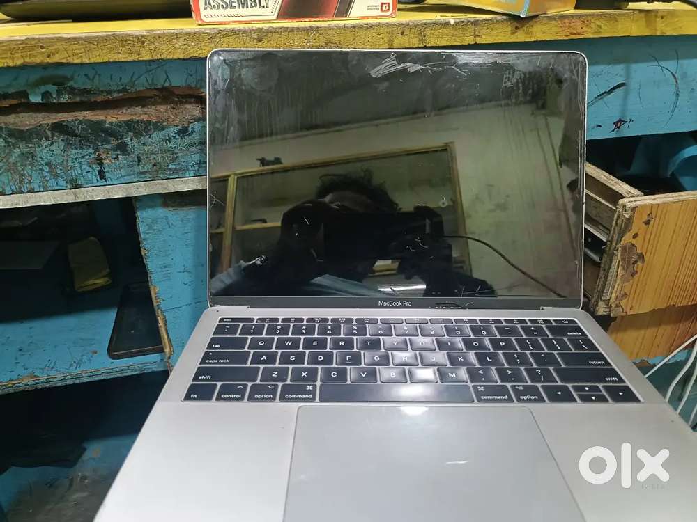 Apple macbook pro 2017 I need Display but No display sell my macbook