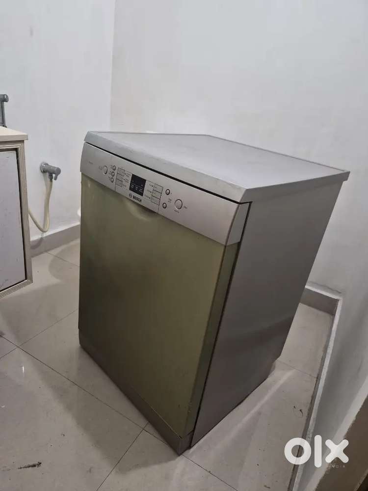 Dish washer