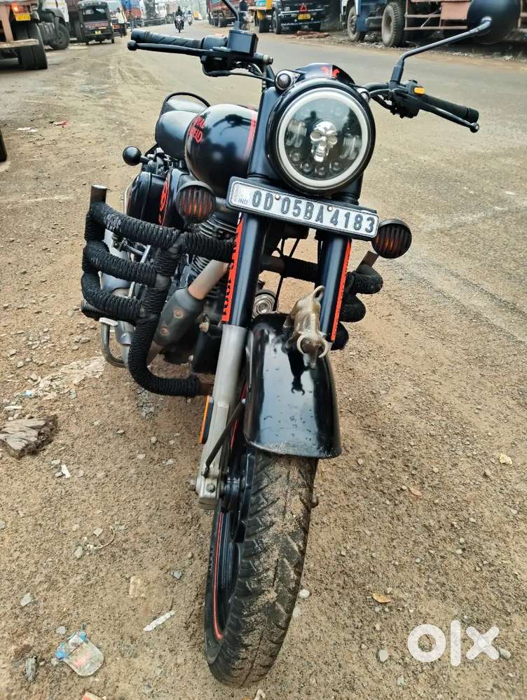 Royal Enfield Classic 350 stealth Black