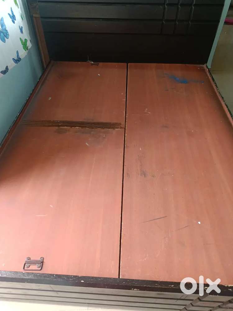 Bed with underbed compartment and 2 storage deawer