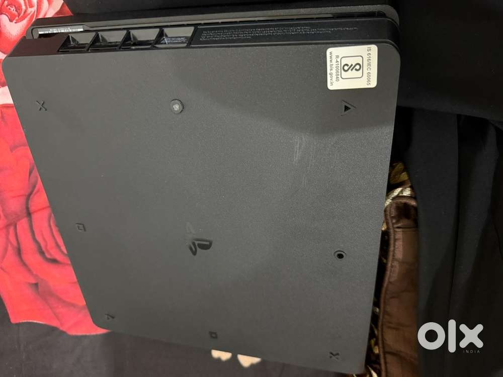 Ps4, Slim 1Tb, With cds and controllers