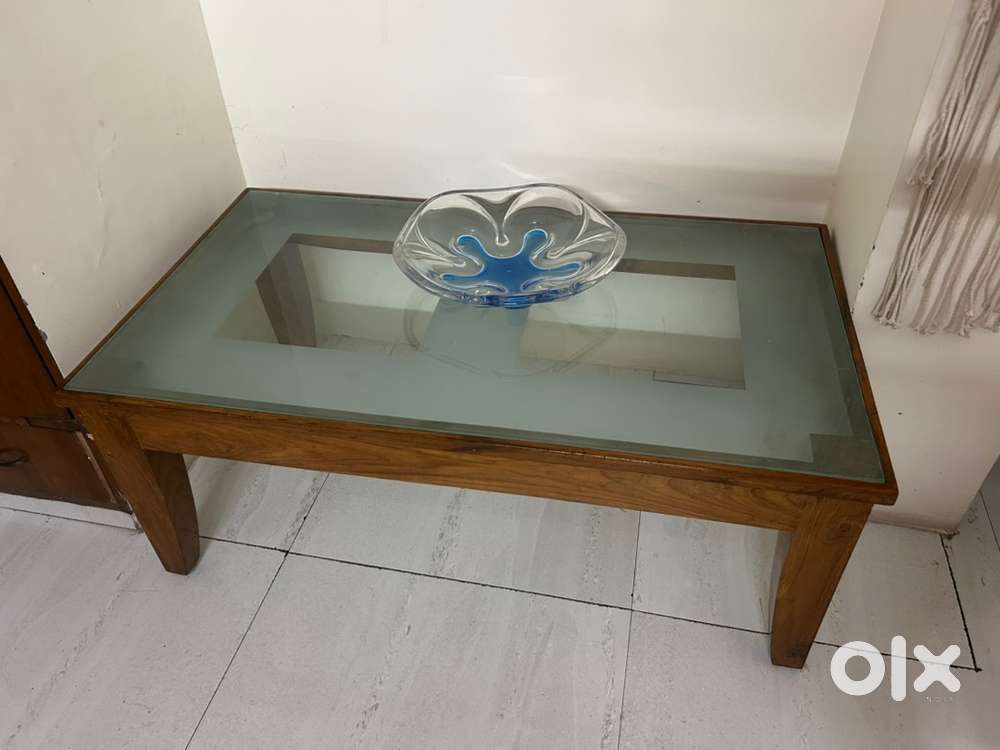 Centre table with 2 stools