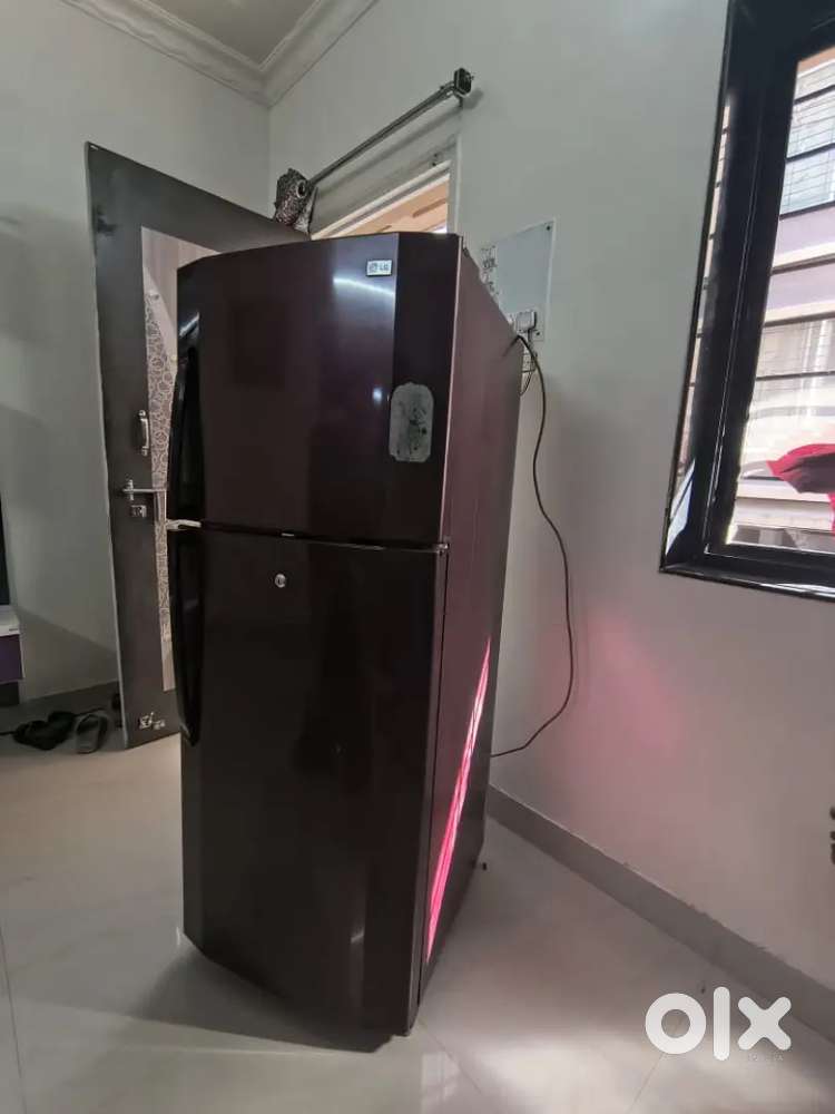 Lg frige in very good condition.sale becose of we want big size fridg