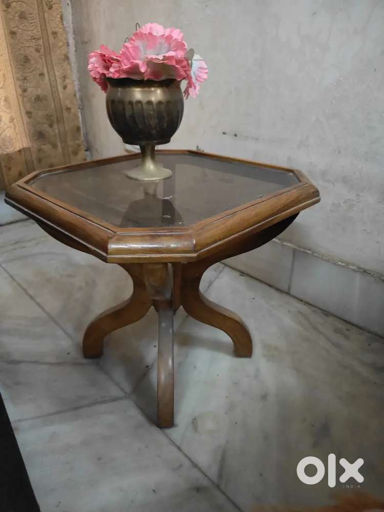 Side table 2000 and Woolen carpet 3000