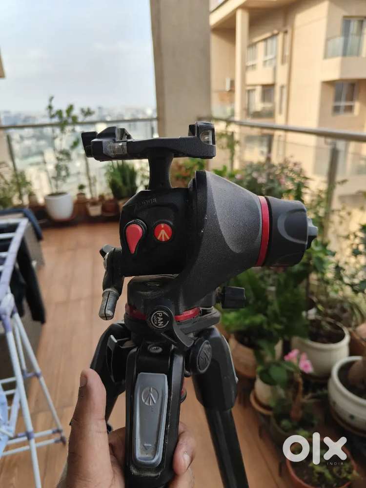 Manfrotto Tripod With carbon fiber legs