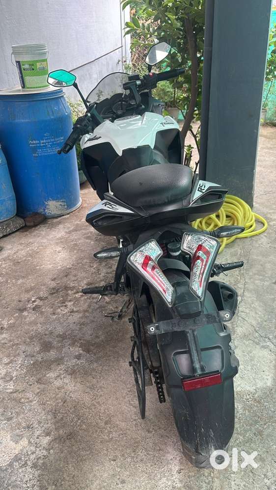Bajaj pulsar RS 200