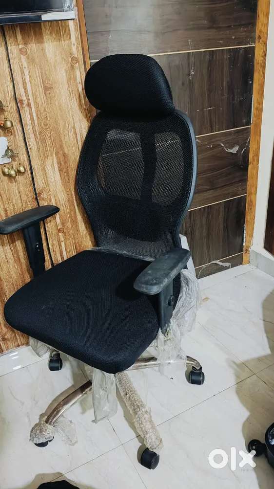 Revolving chair/ office chair