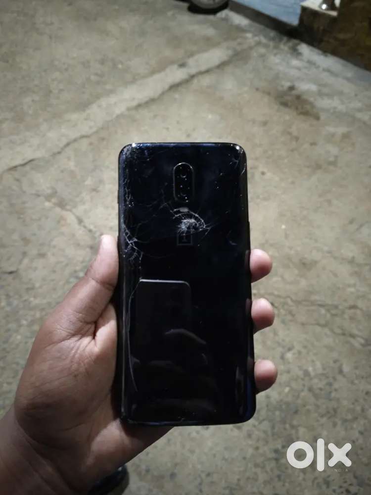 1 year old 6gb ram 128gb storage only back cover damge