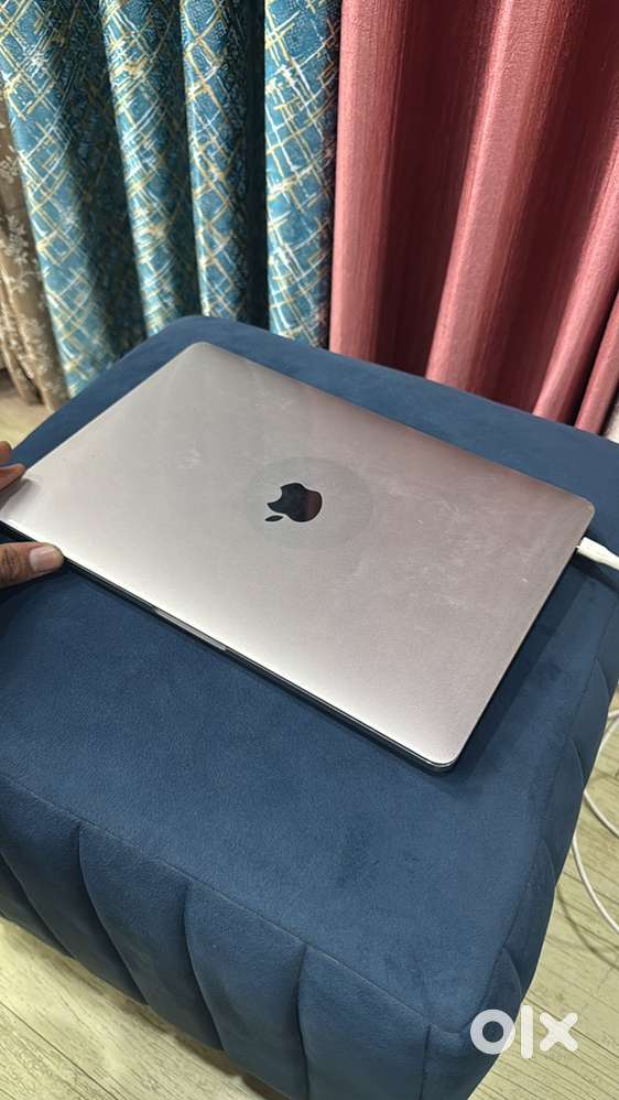 Mackbook pro i5 19 generation