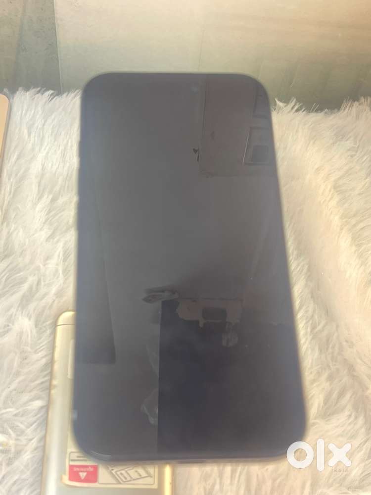 16 128 GB Black colour