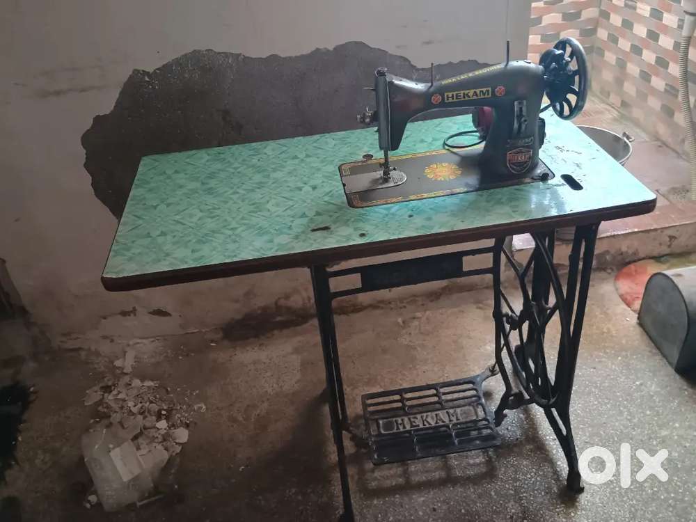 Sewing machine half aata best condition