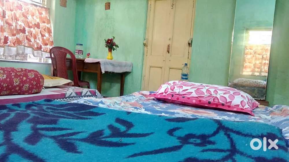 BOY'S PG available at lowest cost. Nearby College/Offices in S.Kol