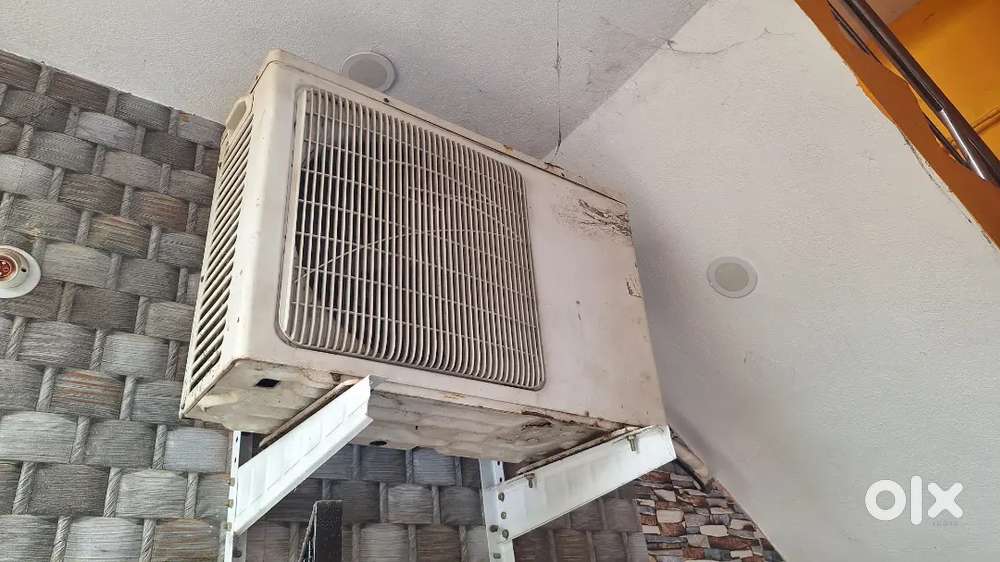 Carrier 1.5 ton ac good condition