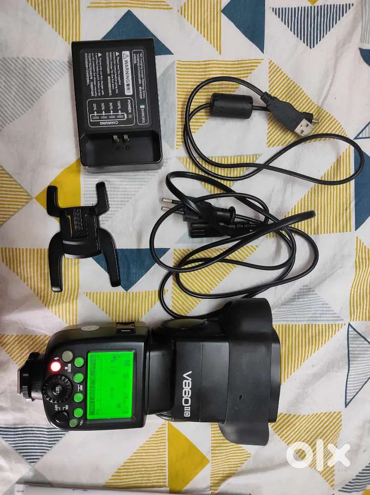 Godox V860II, Digitek flash bot accessories - Excellent Condition