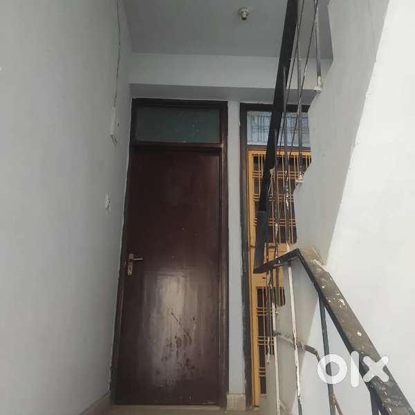 2 bhk flat well maintained , khadda colony shamsul road jaitpur