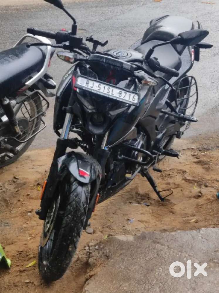 Bajaj pulsar N160