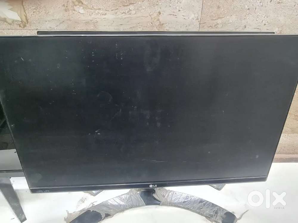 Sell complete 8 desktop with monitor nd key board &mouse