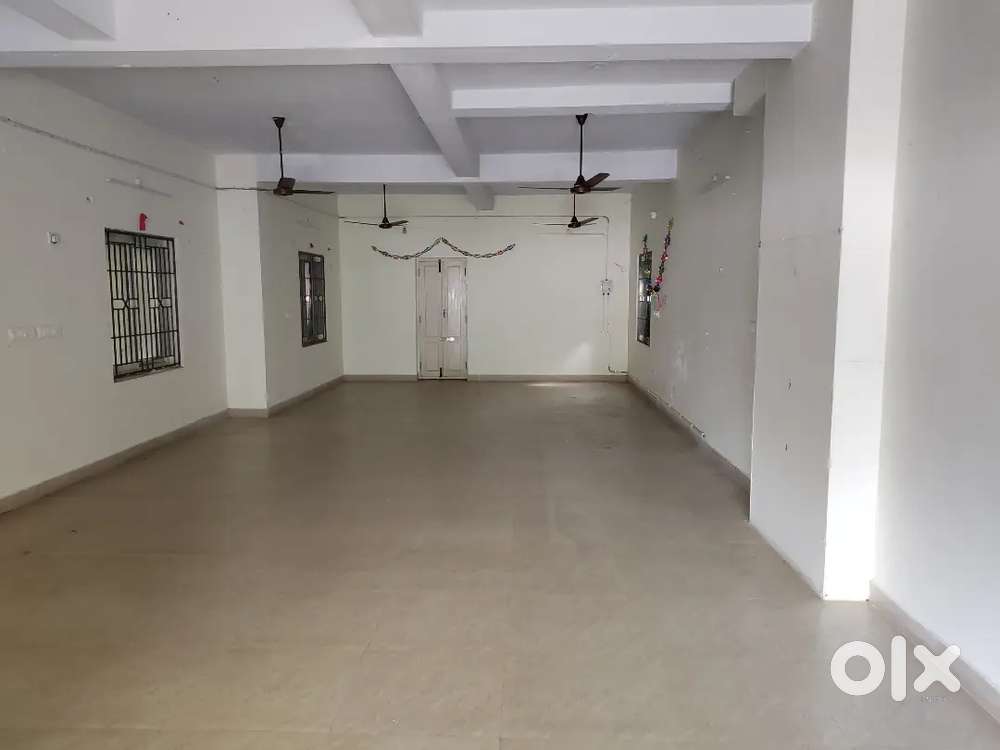 Commercial building for rent