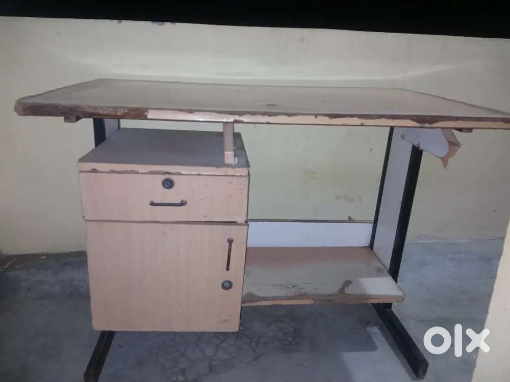 TABLE 3 FEET  X 2 FEET