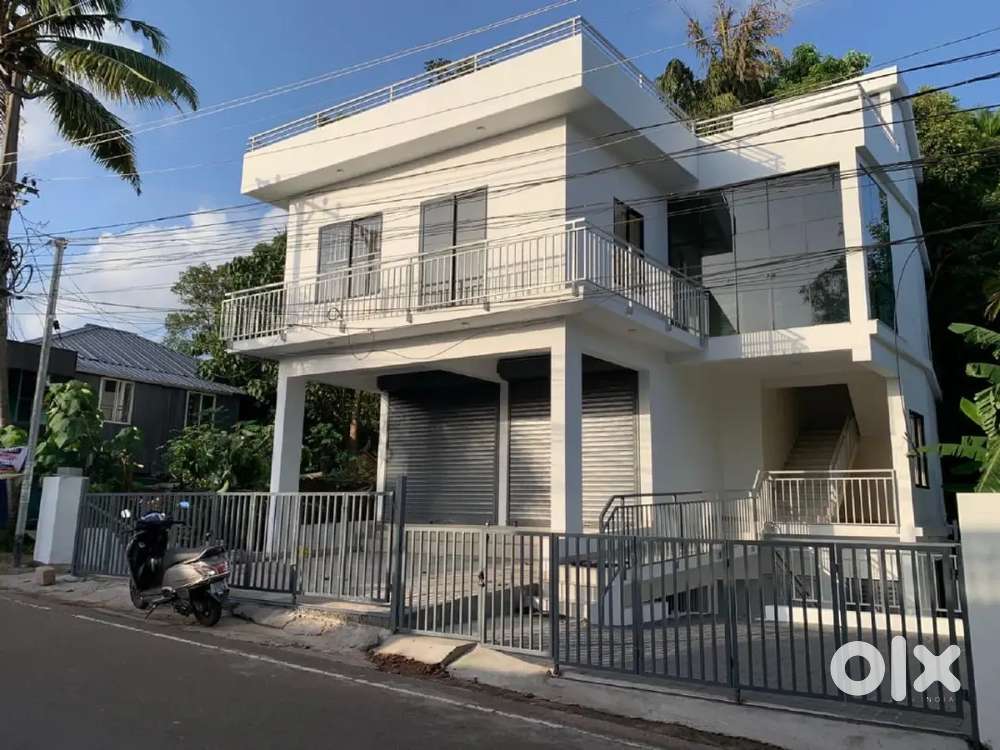 Kakkanad CSEZ 3000sqft Commercial building for sale