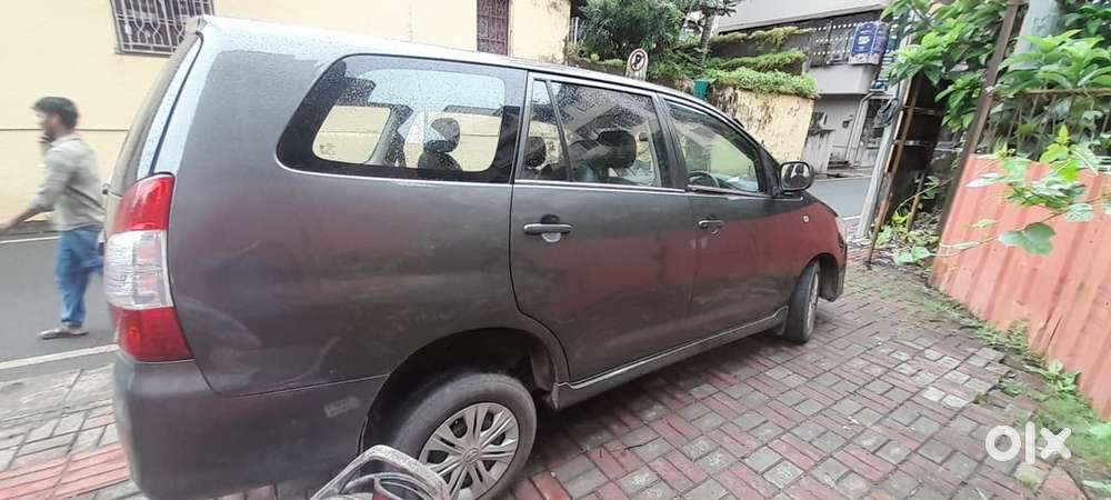 Toyota Innova 2012 Diesel 235000 Km Driven