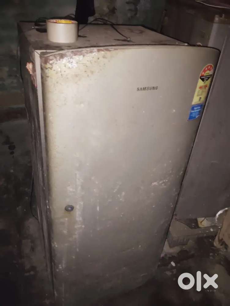 Refrigerator single door