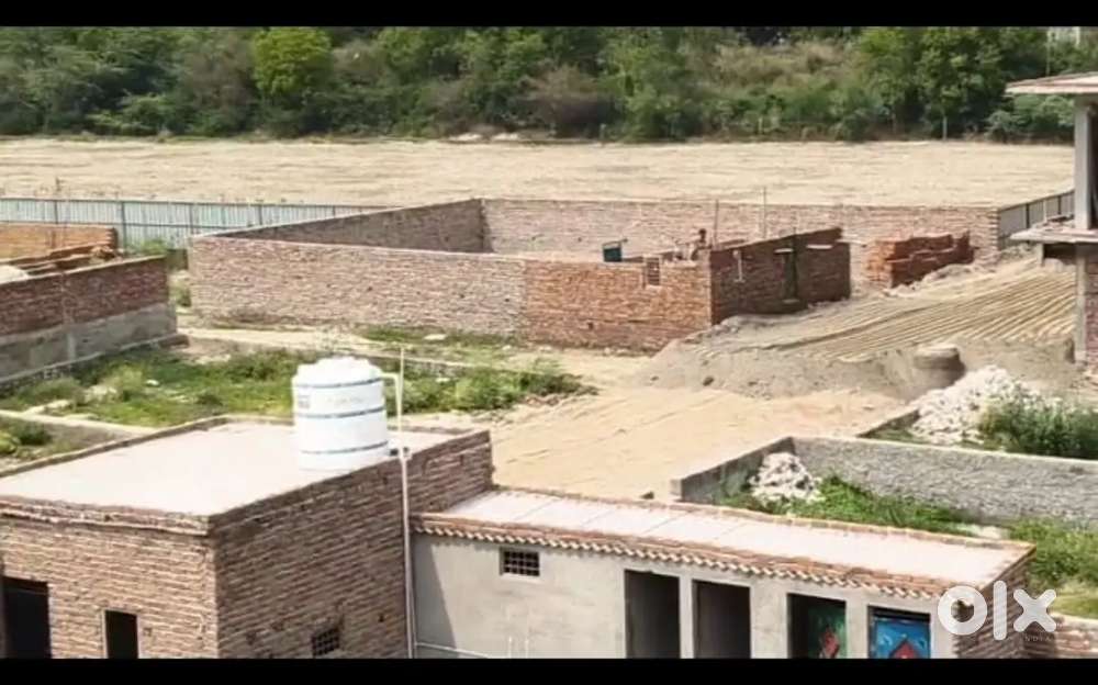 Plot Near Metro, Pari Chowk – Registry व Loan की सुविधा