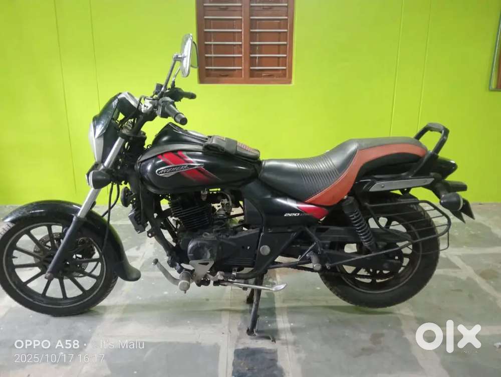 BAJAJ AVENGER 220CC; MODEL 2018 ; SELF ALLOY DIGITAL FRONT DISC; BS4.