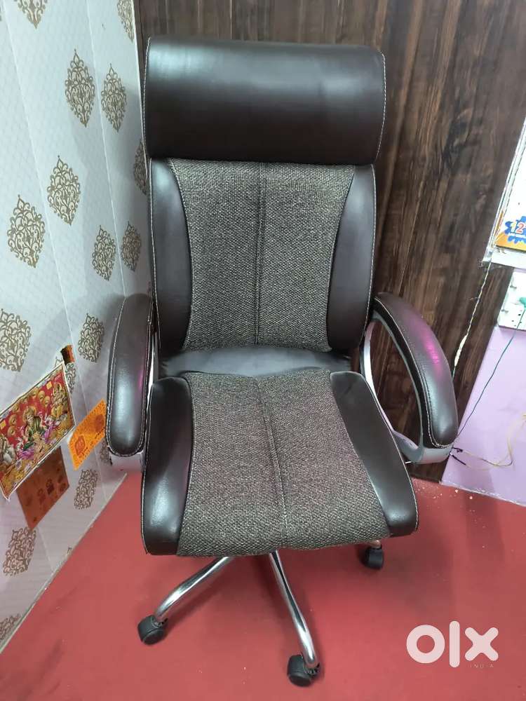 Newly condition boss chair