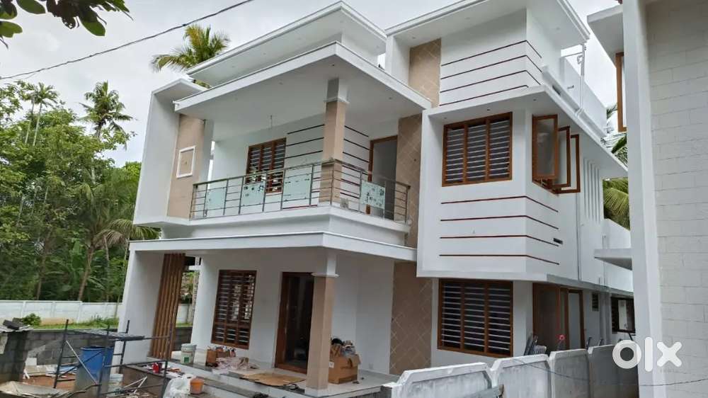 New 4 Bed roomsHouse Bus route frontage Mannuthy Chirakkekod Thrissur
