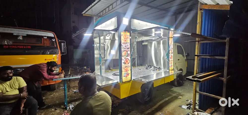 Food truck with Tiffin items