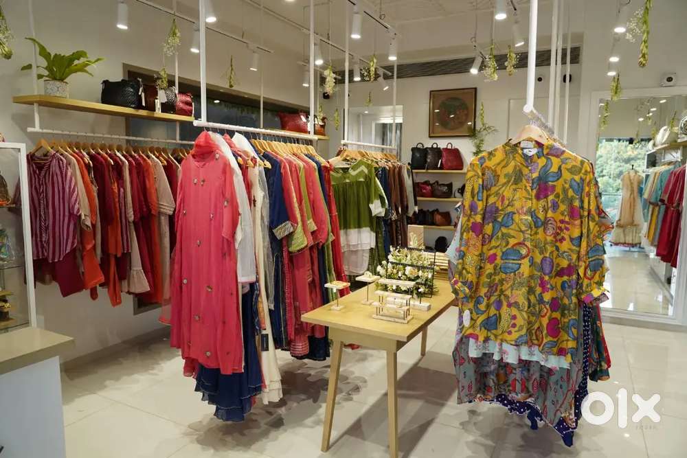 Road facing boutique for lease at old padra road with toilet