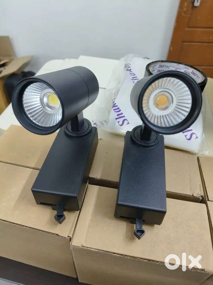 GM Track Lights Set (8 Lights + 2 Tracks) White & Warm New Condition