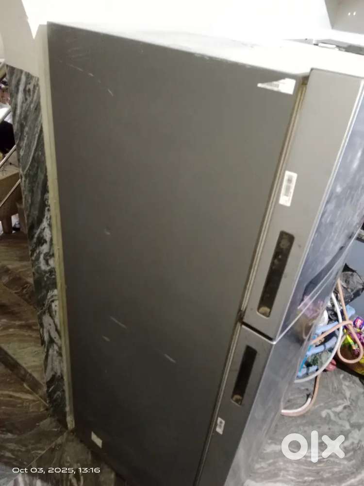 Whirlpool refrigerator:
with good Condition in negotiable price