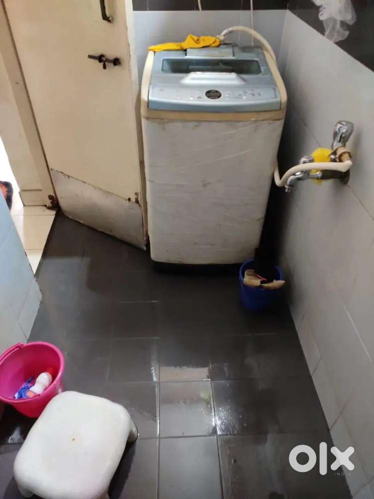 1 girls roommate required