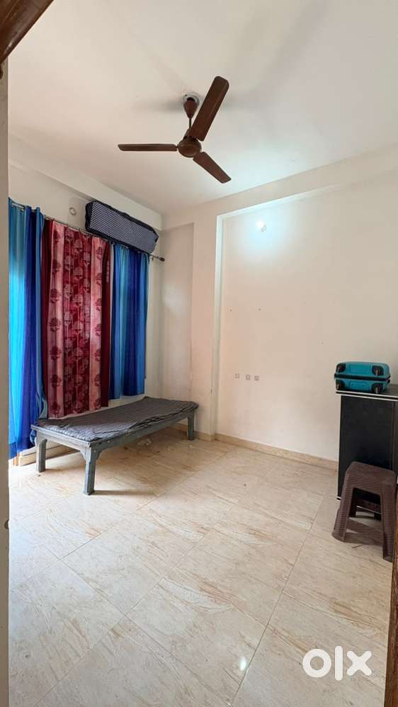 1 Room Available in 2 BHK Flat