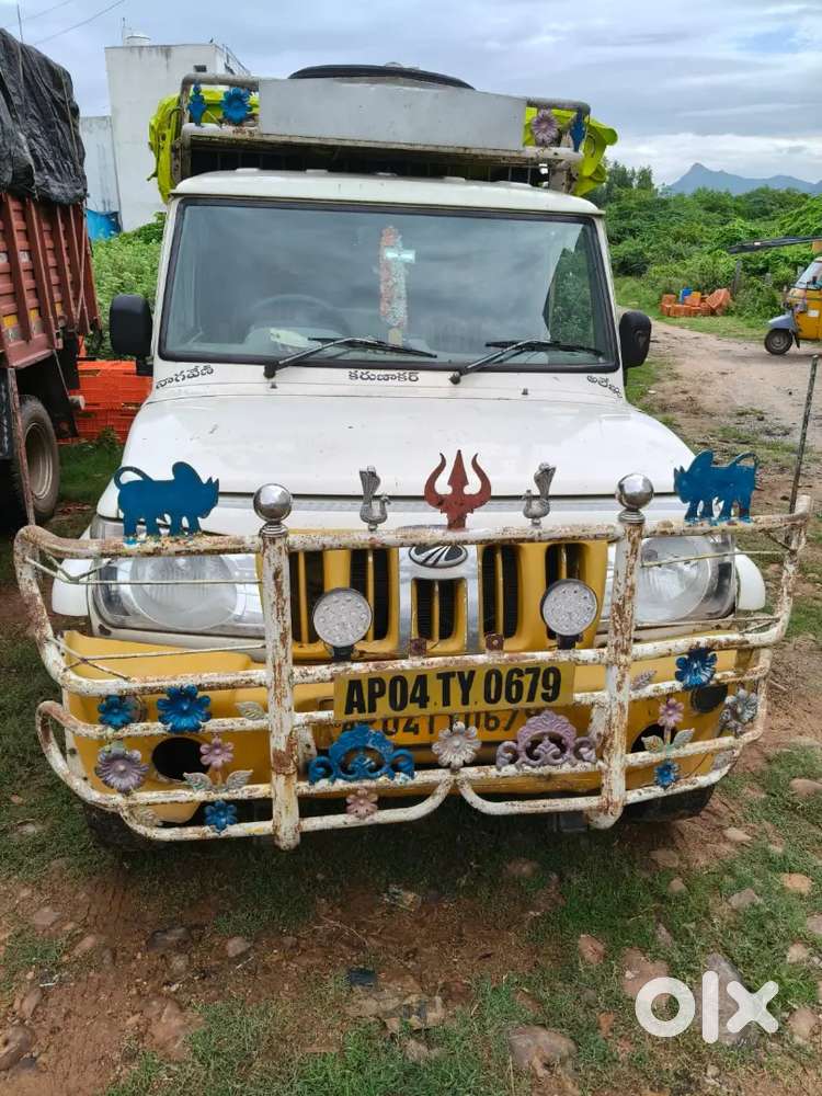 Mahindra maxi truck