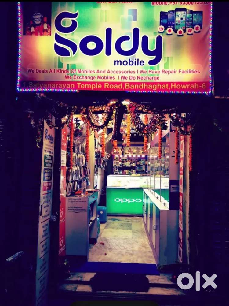 Required female for mobile shop
